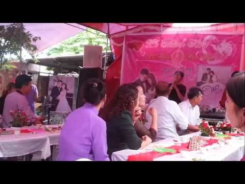 Girl Xinh Hát Đám Cưới Cực Hay - Mình Yêu Nhau Đi-Thanh Niên Thi Nhau Tặng Hoa