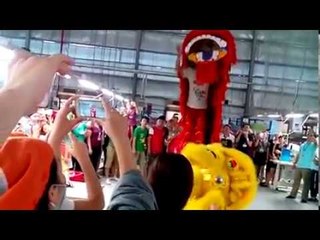Múa Lân,Múa Kì Lân Vui Nhộn Cho Anh Chị Em Công Nhân Đón Trung Thu