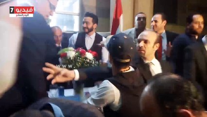 تامر حسنى يحيي حفل عيد الأم بمستشفى القصر العيني بغناء "ست الحبايب"