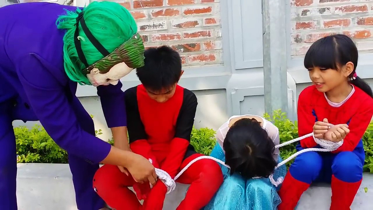 DOCTOR Frozen Elsa vs Joker Fart w!/ Spiderman, Hulk Crying Baby Superheroes Pranks