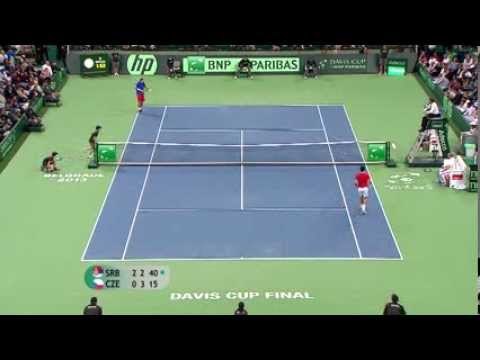 Radek Stepanek snaps a string