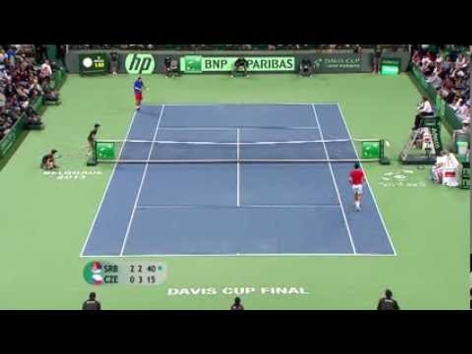 Radek Stepanek snaps a string