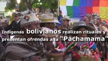 Indgenas bolivianos realizan rituales y presentan ofrendas a la 