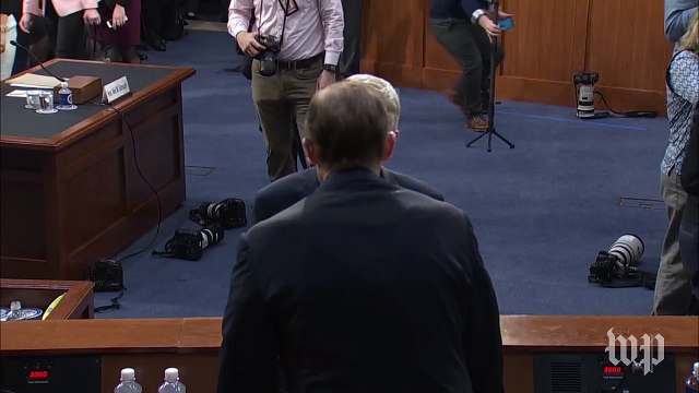 Gorsuch arrives for second day of confirmation hearings