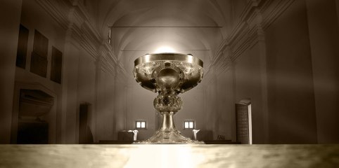 O SANTO GRAAL E SUAS LENDAS