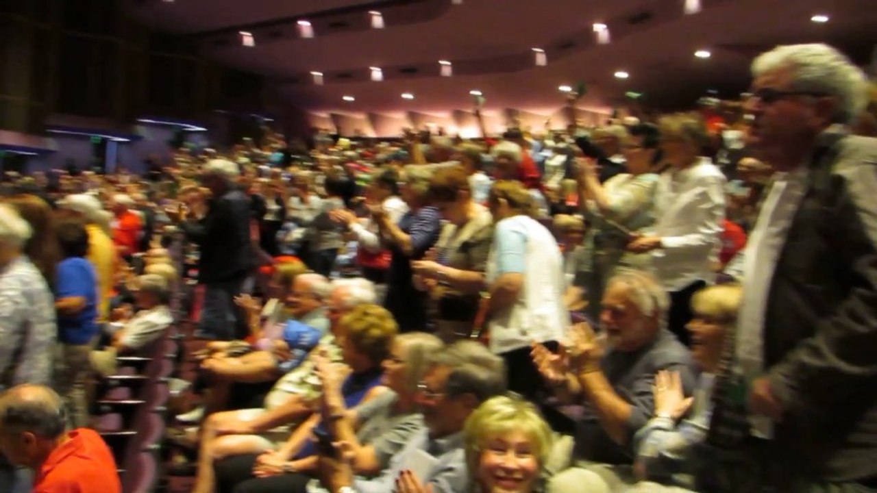 Hundreds of angry constituents confront Rep. Buchanan
