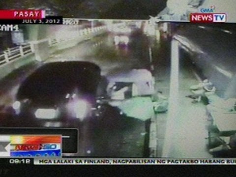 NTG: Pagbangga ng isang sasakyan sa nakaparadang tricycle sa Pasay, kuha sa CCTV
