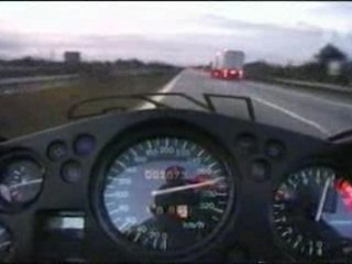 (Motos) Moto a 305 km hora por autopista