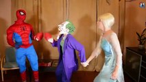 Замороженные elsa фехтование против Catwoment Человек-Паук против Джокера розовый Человек-паук веселых супергероев в реа