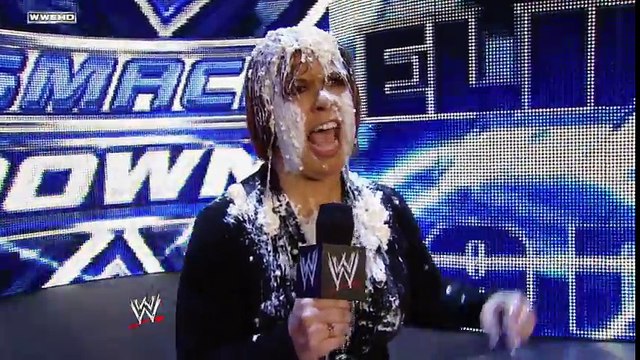 SmackDown Mickie James vs. Michelle McCool & Layla