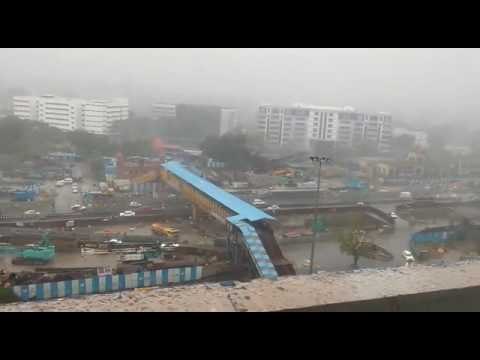 Normal life paralysed in Chennai as Cyclone Vardah hits hard - Oneindia Tamil