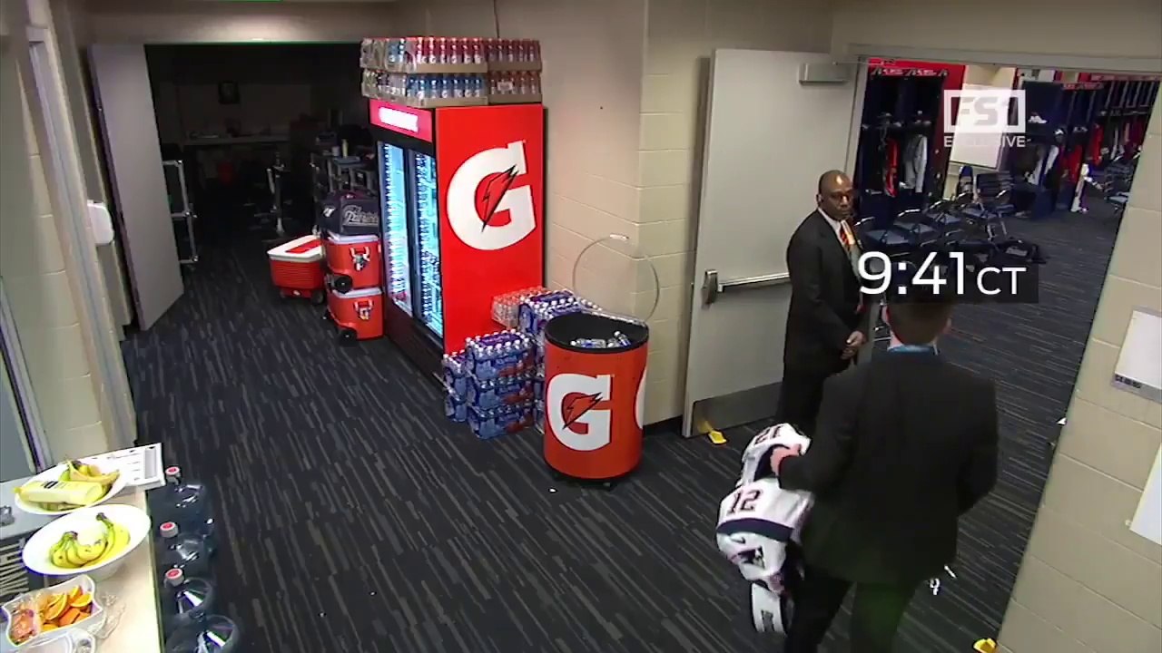 Vol d'un maillot au Super Bowl : reconstitution filmée !! Tom Brady