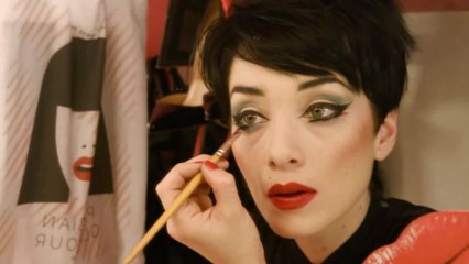 One French Cabaret Dancer’s Brilliant Makeup Trick for Bigger Eyes