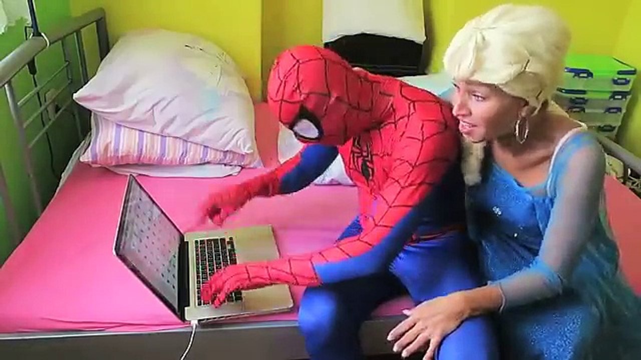 Frozen Elsa Becomes Two-Headed Elsa! w: Spiderman, Joker, Giant Candy! Funny Superheroes