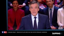 François Fillon - Le Grand Débat : le candidat a passé son temps à envoyer et recevoir des textos (vidéo)