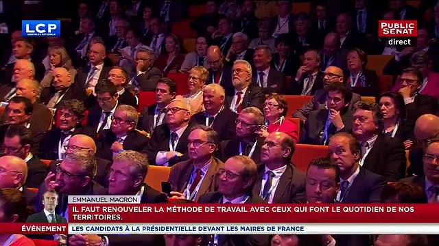 Emmanuel Macron hué par les maires en appelant à de nouvelles baisses de dépenses communales