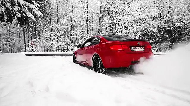 ‪B.M.W - BMW E92 M3 Akrapovic Exhaust Revving - LOUD sound