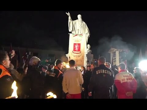 Norcia (PG) - Piazza San Benedetto, ritorno della fiaccola da Bruxelles (22.03.17)