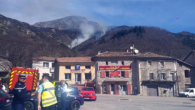 85 hectares ont brûlé à Mayres : deux canadairs effectuent des rotations