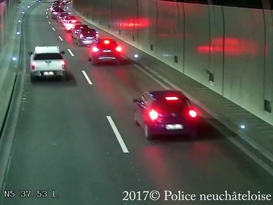 Plusieurs tonneaux à cause d'un conducteur qui déboîte sans regarder dans son rétro.