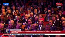 Emmanuel Macron hué par les maires en appelant à de nouvelles baisses de dépenses communales