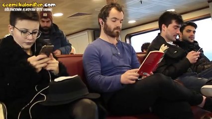 Kulaklığın Jackını Takmayı Unutmuş Gibi Davranmak