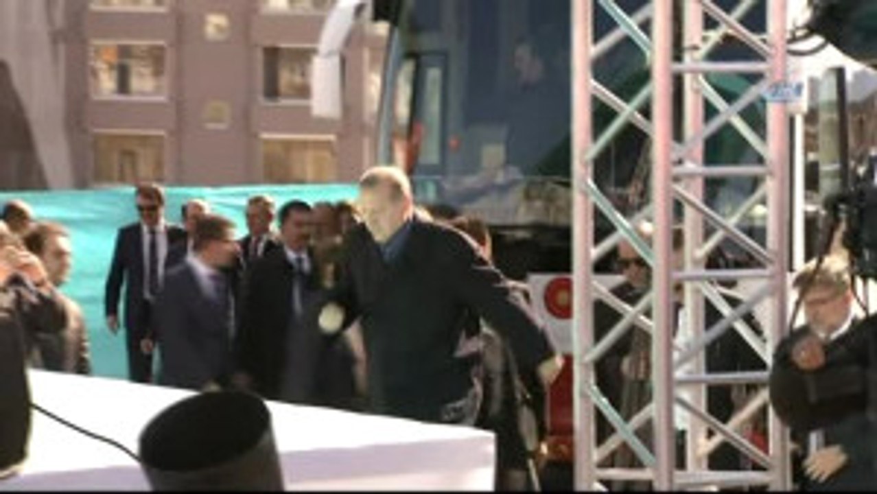 Cumhurbaşkanı Recep Tayyip Erdoğan: "El Alem Uzaya Çıkarken, Siz Türkiye'de Darbe Peşindeydiniz"