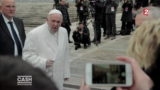 Cash Investigation : Elise Lucet rencontre le Pape François