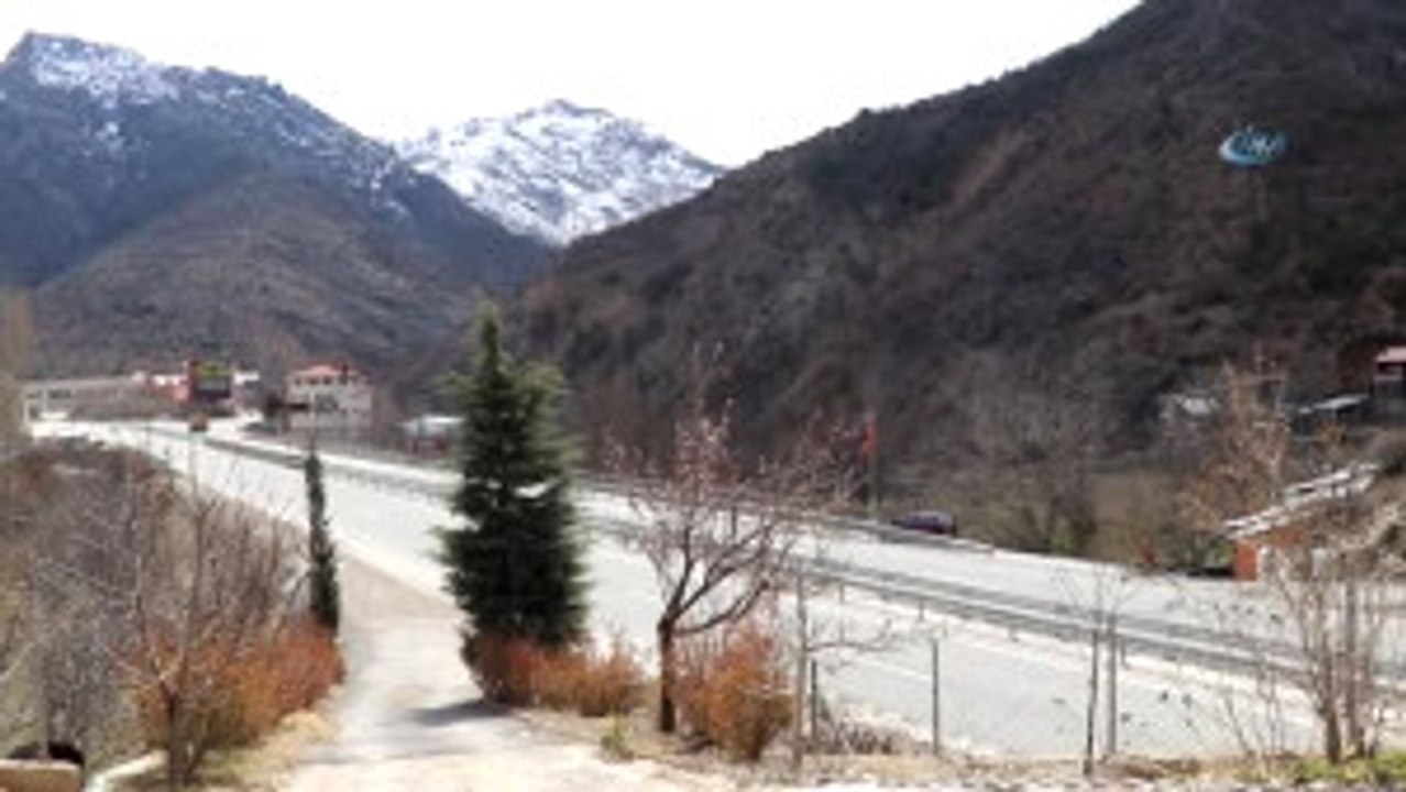 Böylesi Ancak Türkiye'de Olur...karayoluna Düşen Çuvalda Bulduğu 10 Çift Ayakkabıyı 6 Aydır Saklıyor