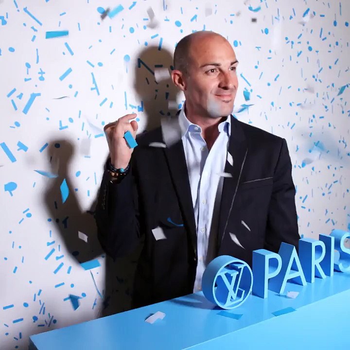 Louis Vuitton Malletier "Selfie à 90°"