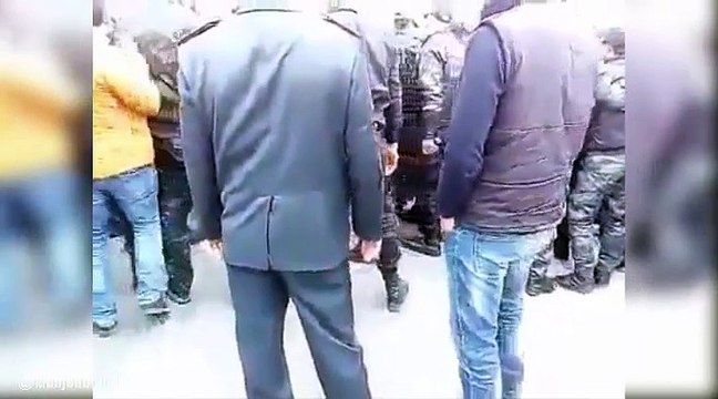 أعوان الأمن يمنعون أعوان الديوانة من اغلاق الباب الرئيسي لميناء رادس