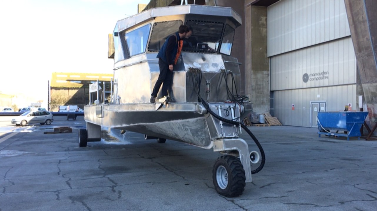 Mise à l'eau de Spadassin, bateau amphibie