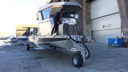 Mise à l'eau de Spadassin, bateau amphibie