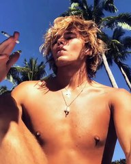 MOGLI ON that EXTRA EXTRA AQUA VITAMIN D !!!! H2O ... Life lessons in Becoming Cuban [Jordan Kale Barrétt]