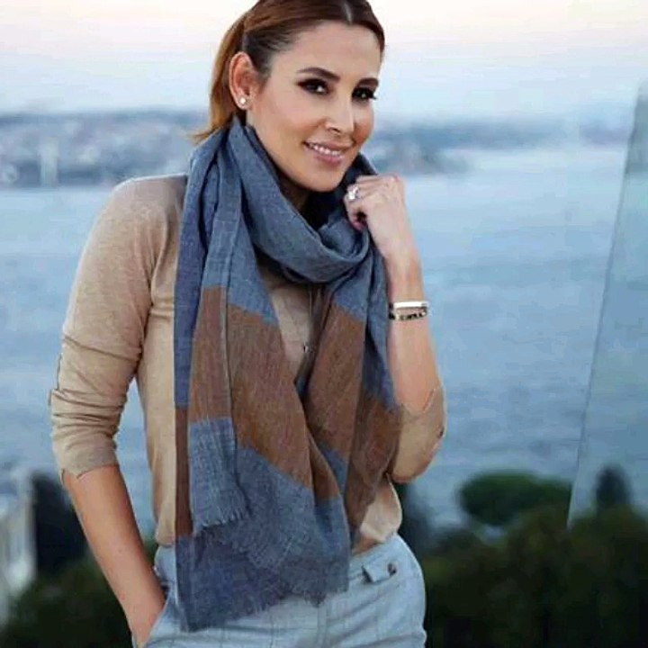 Funda Arar Dusman Gibi