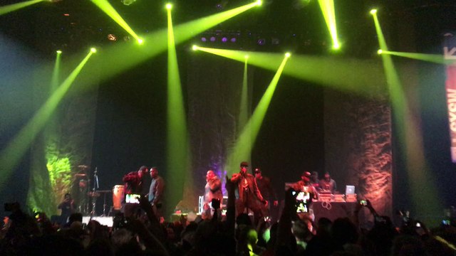 Wu-Tang Clan performs Wu-Tang Clan Ain't Nuthing Ta F' Wit LIVE
