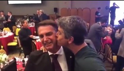 Márcio Garcia BEIJA BOLSANARO e web BOMBA