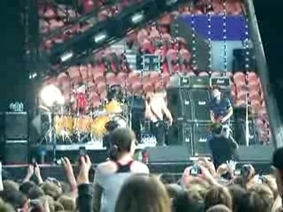 RHCP live paris 2007 intro john flea chad
