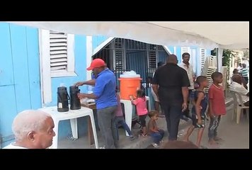 Familiares de mujer que murió en Azua, aseguran que la joven está viva, porque suda y llora