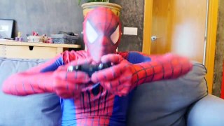 Spiderman Pregnant w/ Pink Spidergirl vs Syringe in Real Life! Superhero ft Frozen Elsa, P