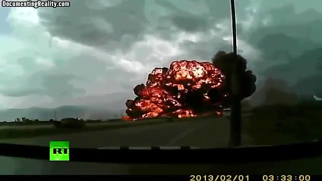 DRAMATIC PLANE CRASH footage! Cargo Boeing 747 CRASHES at Bagram Airfield! HUGE EXPLOSION
