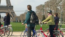 Loca residents urge Paris to clean up the Champs de Mars