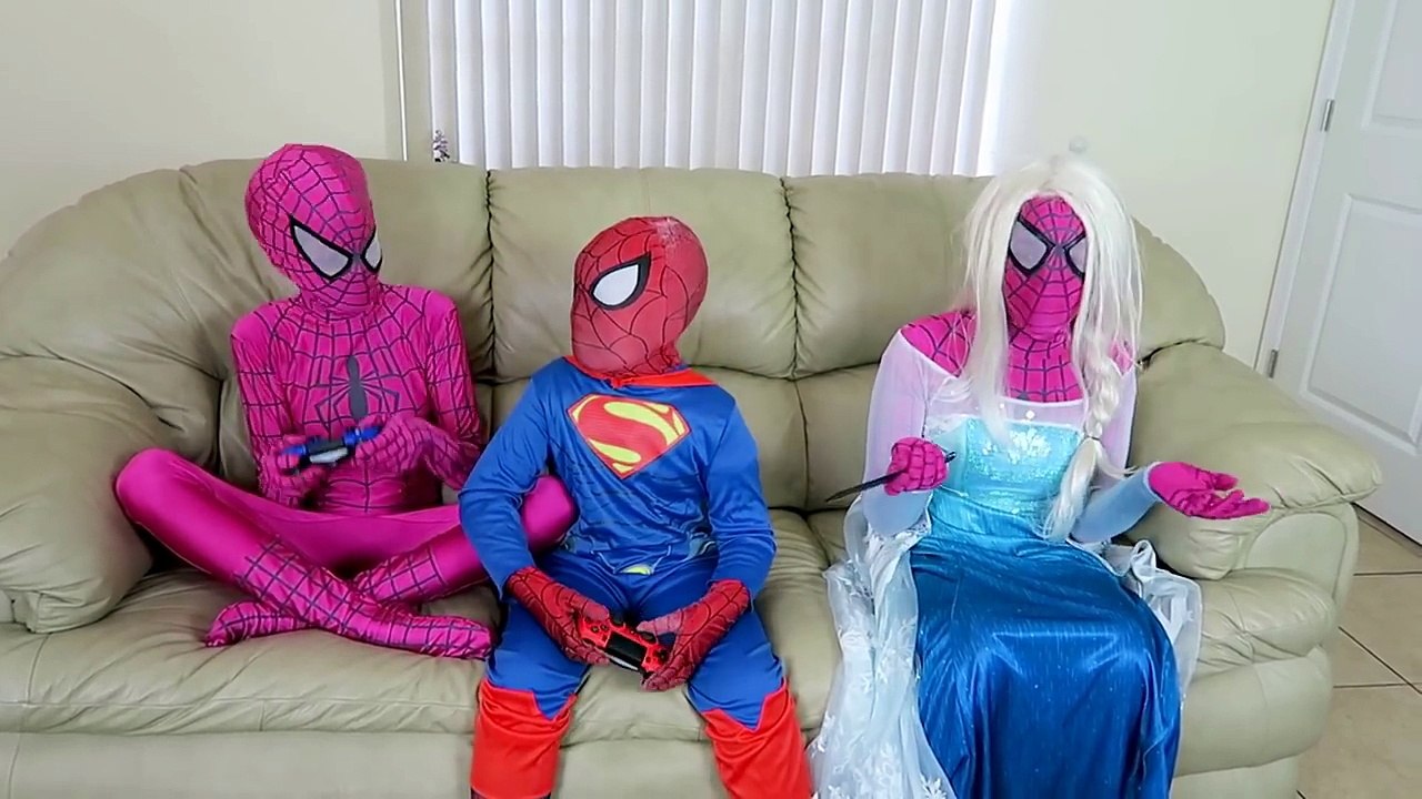 Joker Loses His Face! - Spiderman vs Joker vs Venom vs Frozen Elsa - Wubble Bubble - Fun Superheroes-38Yu3YqguVo