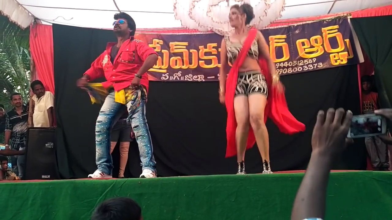 Chandini Dance on Chiranjeevi Ammadu lets do kummudu song khaidi no 150