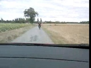 Derbi red avec virage en campagen,route pourrie