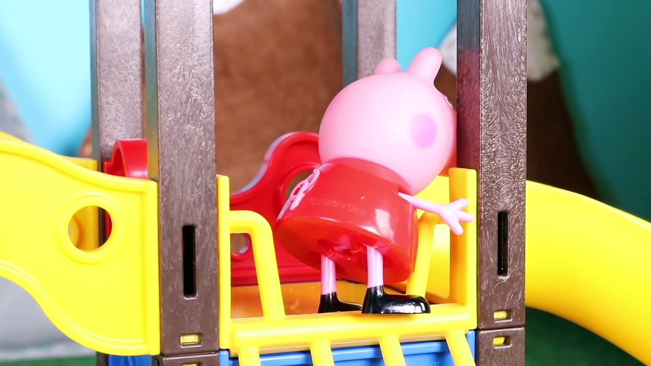 ❤ PEPPA PIG ❤ DANNY DOG HACE CACA EN CLASE | Juguetes de Peppa Pig | Videos de Juguetes en