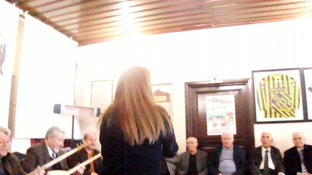 SU GELİR GÜLDÜR GÜLDÜR DEMET ÜNLÜ.