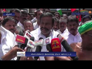 அரை நிர்வாணம், கையில் மண்சட்டி : சாலையில் படுத்து விவசாயிகள் போராட்டம்  - வீடியோ