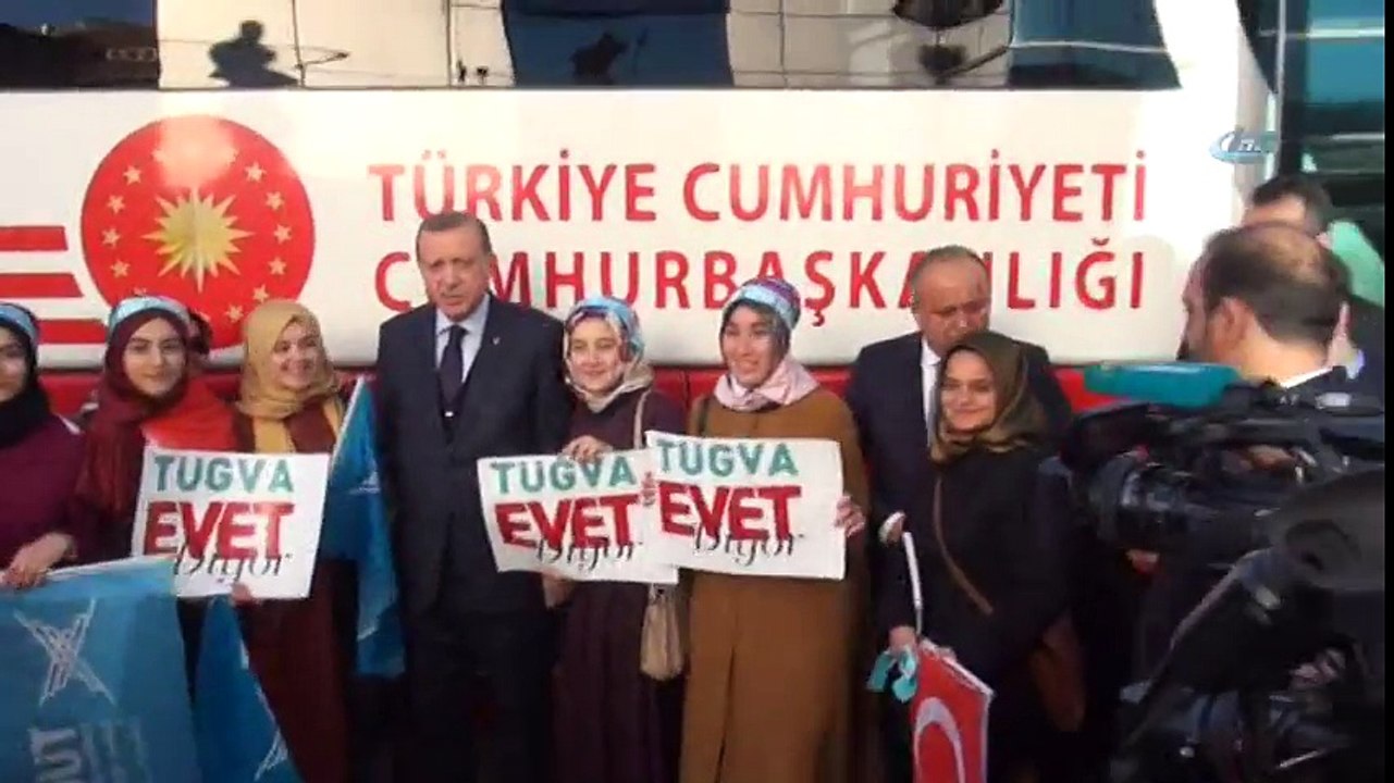 Cumhurbaşkanı Erdoğan'a Üniversite Öğrencilerinden Sevgi Seli