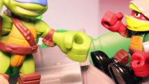 Ninja Turtles Toys STEALTH BIKE with RACER RAPH _ Teenage Mutant Ninja Turtles Toy Videos-8fPwrg7n